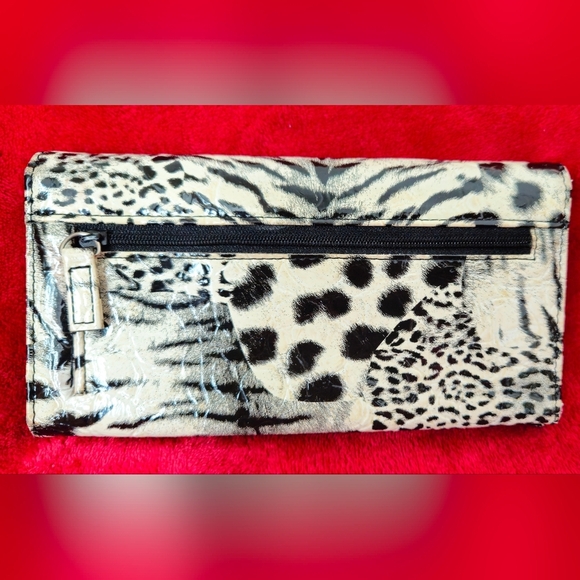 Kenneth Cole Reaction Black and White Animal Print Tri-fold Wallet - Picture 2 of 6